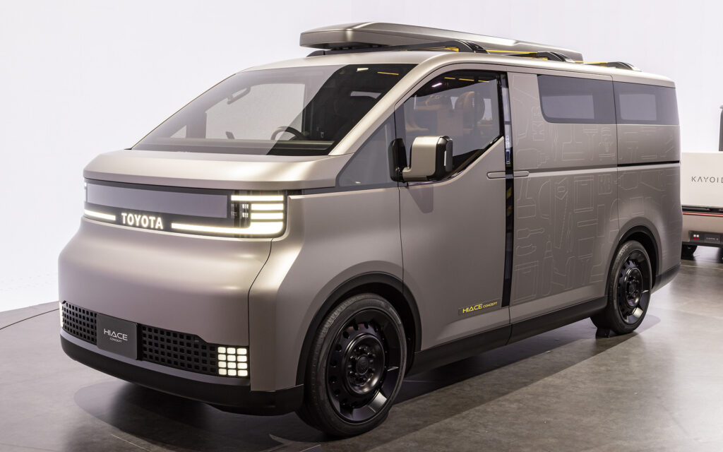 【画像】トヨタ、新型ハイエースとなるのか？　突然展示されたハイエースコンセプト