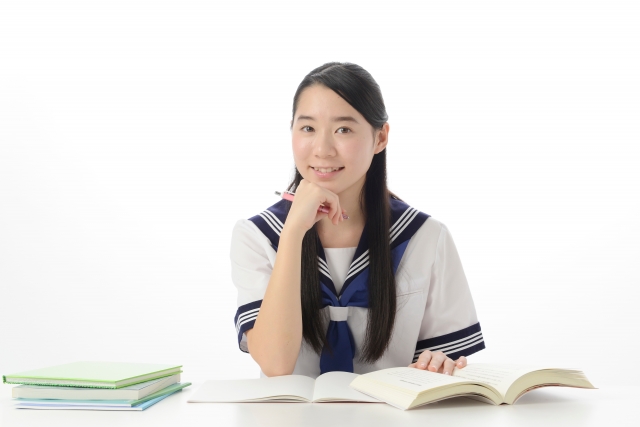 理系志望の高校生　現在の３割から「４割」に…専門人材３３０万人「不足」の一方で事務・営業３２０万人「余剰」の推計