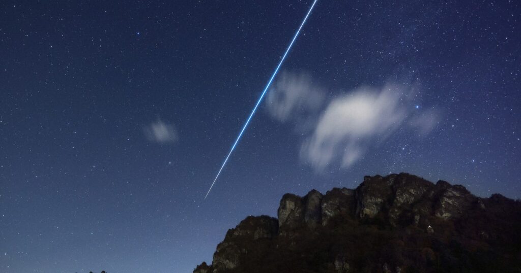 ふたご座流星群ピーク　非常に明るい火球も　観測には好条件そろう