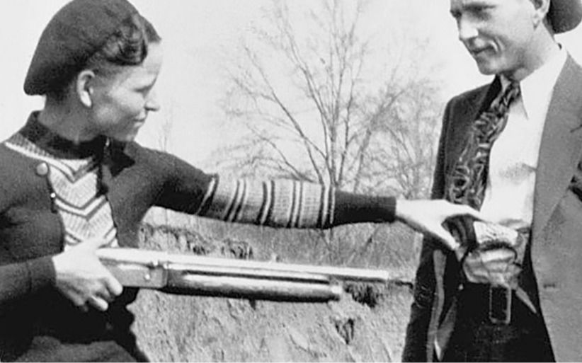 孫を1人で育てていた老人を殺害したのがマズかった…国民からヒーロー扱いされていた“伝説の犯罪者カップル”の人気を失墜させた『ある事件』（海外の事件・1934年） 文庫『世界の殺人カップル』より