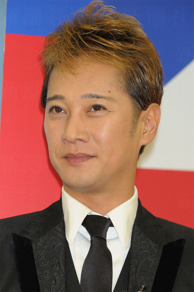 中居正広氏「引退から1年」　「痩せて、白髪・ロン毛」になっても「資産20億円超」でも“復帰説”が消えない理由