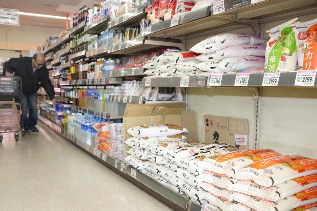 【政府】生活保護費、1人月千円増額へ　26年10月から、物価高踏まえ