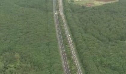 【北海道】「高速道路から人みたいのが見える」フェンス付近で成人とみられる1人の遺体を発見