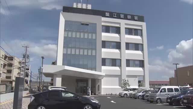 【愛知】「ドリフト族みたいな車が」通報で現場に向かったパトカーから逃走した車1台が中央分離帯に衝突