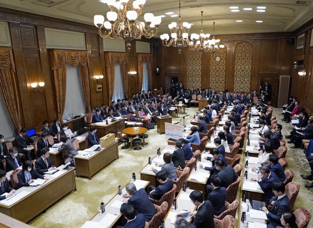 定数1割減「納得得られる規模」　首相、参院予算委