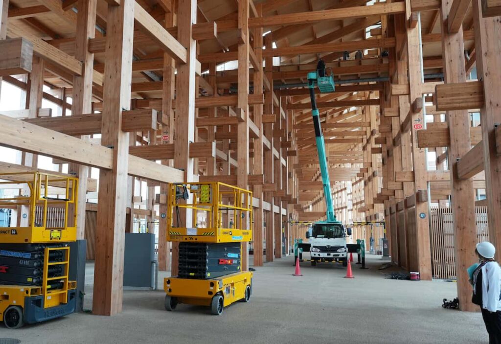 万博リング、解体木材を新品の10分の1価格で〝投げ売り〟