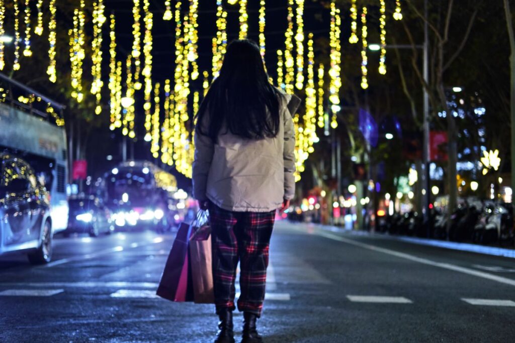 【専門家助言】「おばさんのクリスマスぼっちディズニー、可哀想すぎる」インパ10分でテンション急降下の32歳OL。お一人様は寂しいことか