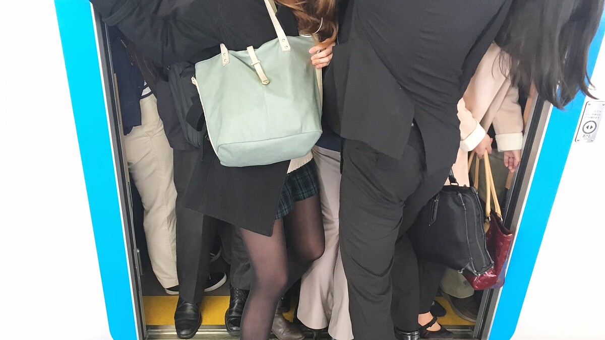 【判決】「性欲のために被害者の人格を無視」同じ女子高生に10ヵ月痴漢し続けた男に拘禁刑４年