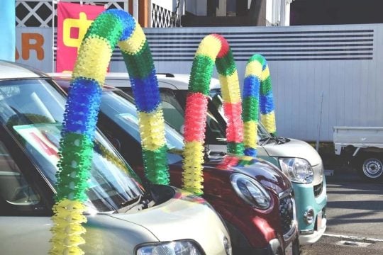 【くるま】「日本の中古車」を日本人が買えなくなる？ 自動車販売倒産、新車・中古車も「10年間で最多」という現実 海外バイヤーに買い負ける現場の真実とは