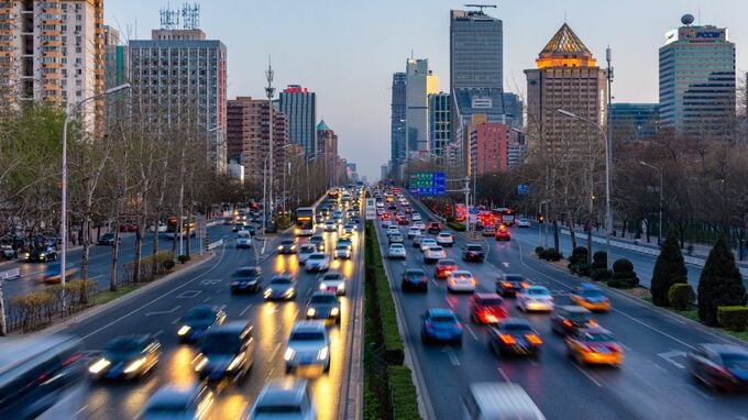 【中国】〈カローラより約100万円安い〉衝撃価格。中国自動車市場を価格破壊した“激安PHV”が2026年日本上陸…「もう競争力を維持できない」日系メーカーの悲鳴