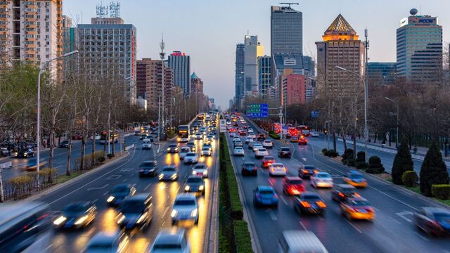 〈カローラより約100万円安い〉衝撃価格。中国“激安PHV”が2026年日本上陸…日系メーカーの悲鳴