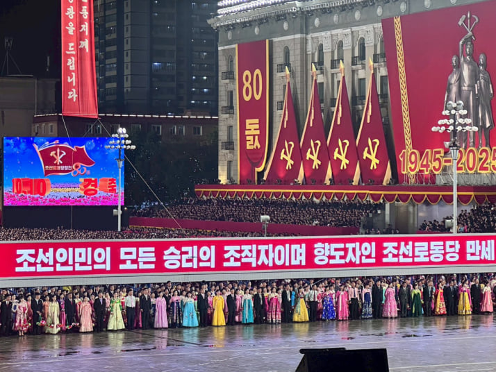 「まるでドバイ」「最も美しい首都」と大絶賛　デヴィ夫人は“北朝鮮”で一体何をしていたのか