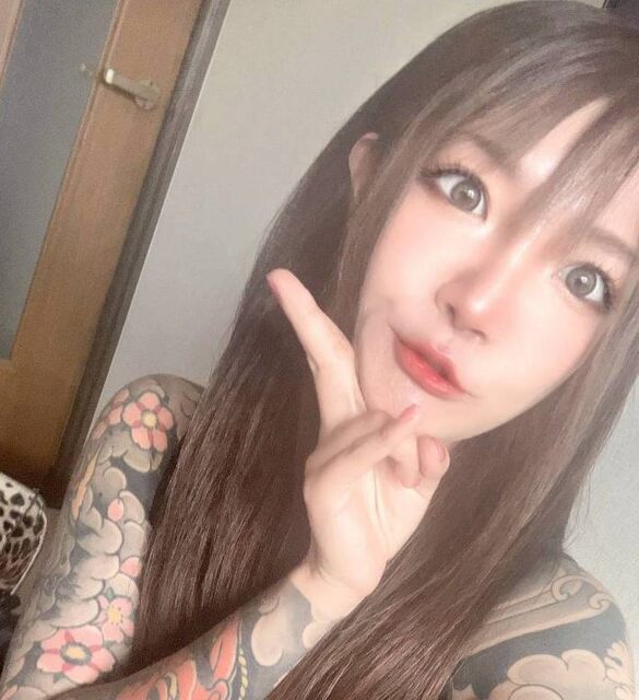 【人生】“14歳”でホストにハマり、風俗店に勤務。はじめての刺青は「中学卒業時」。覚醒剤依存にも…33歳女性が“壮絶すぎる人生”を振り返る