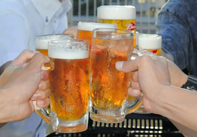 飲酒量の安全圏は？　男性14%、女性9%が「生活習慣病リスク」