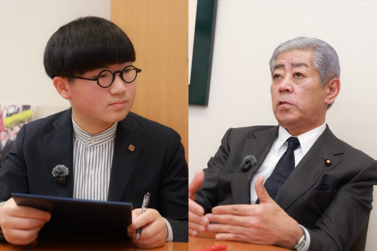 「バツを書いた日の丸を“国旗冒涜”と罪に問うのは不適切」前外相・岩屋毅氏が15歳中学生記者に明かした表現の自由のボーダーライン