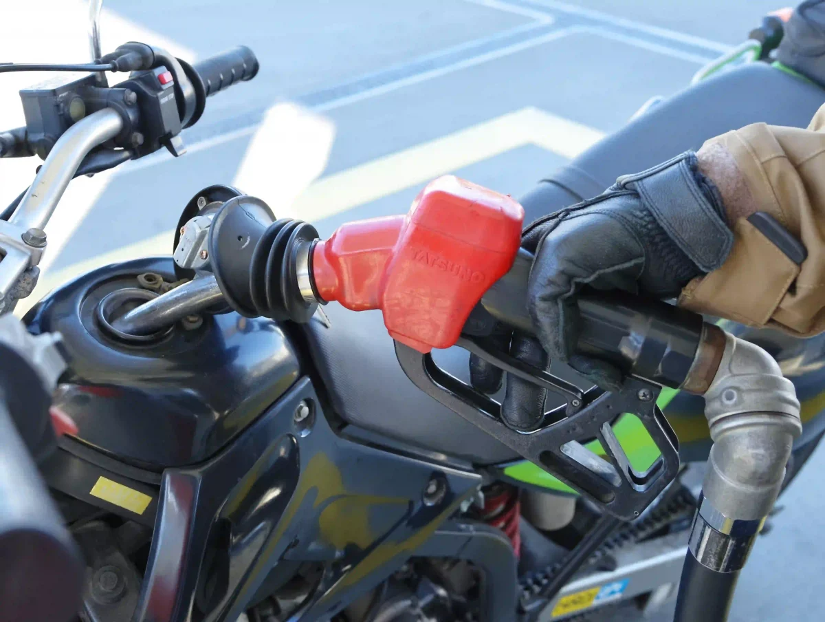 【祝・暫定税率廃止】ガソリンが150円台になる！ 年末までに17円安くなるも、他の増税で税収減を補うかもって…マジかよ！（怒）