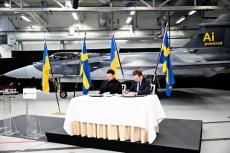 スウェーデンがウクライナに戦闘機「グリペン」を最大150機供与へ 両首脳が協力文書に署名 空戦能力はF16以上