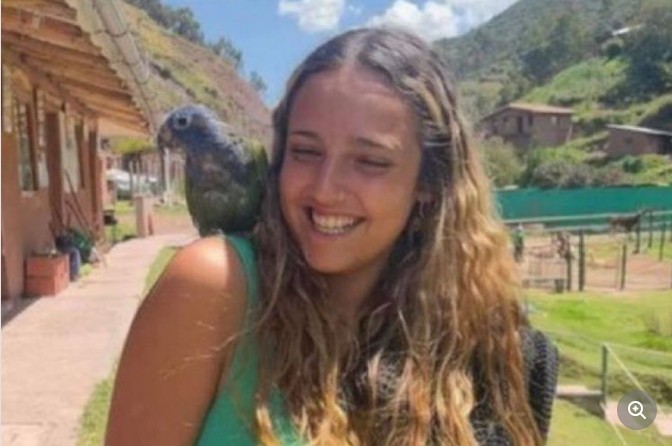 なんで性〇隷にされたって記事なのに、笑顔の写真なんだ？