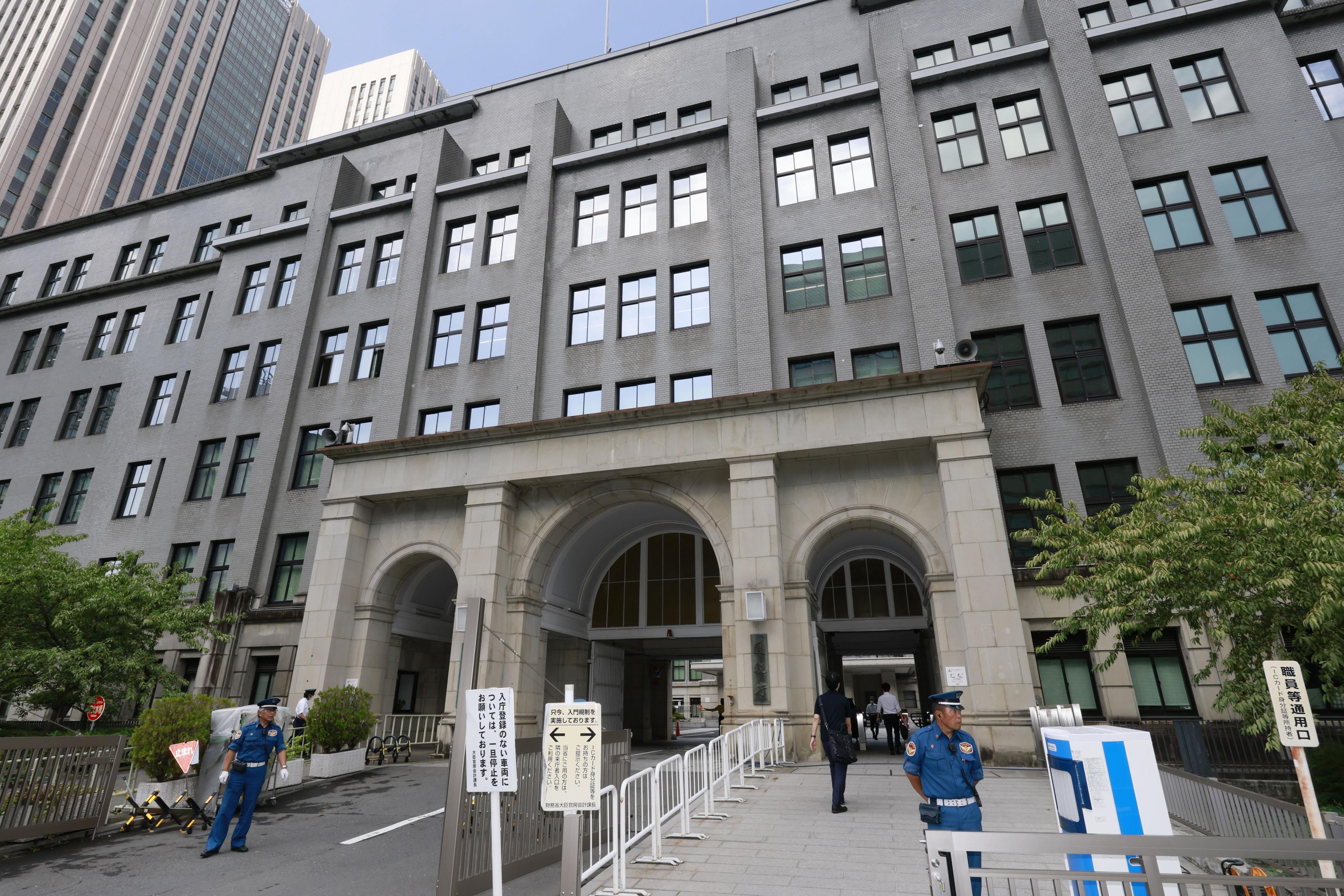 与党大綱、減税並べ家計支援　年収の壁178万円、財源先送り