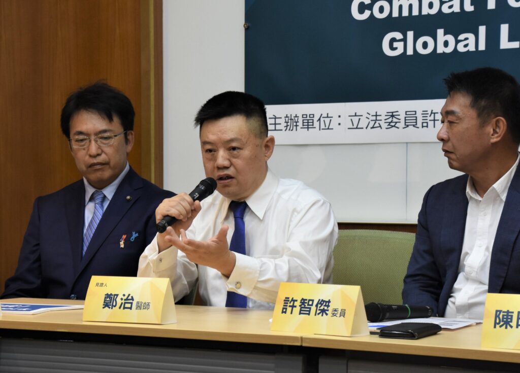 【臓器売買】生きてる18歳未満の青年から腎臓と眼球を摘出する命令を受けて行った中国の医師。怖くなって中国から逃げ出したと語る