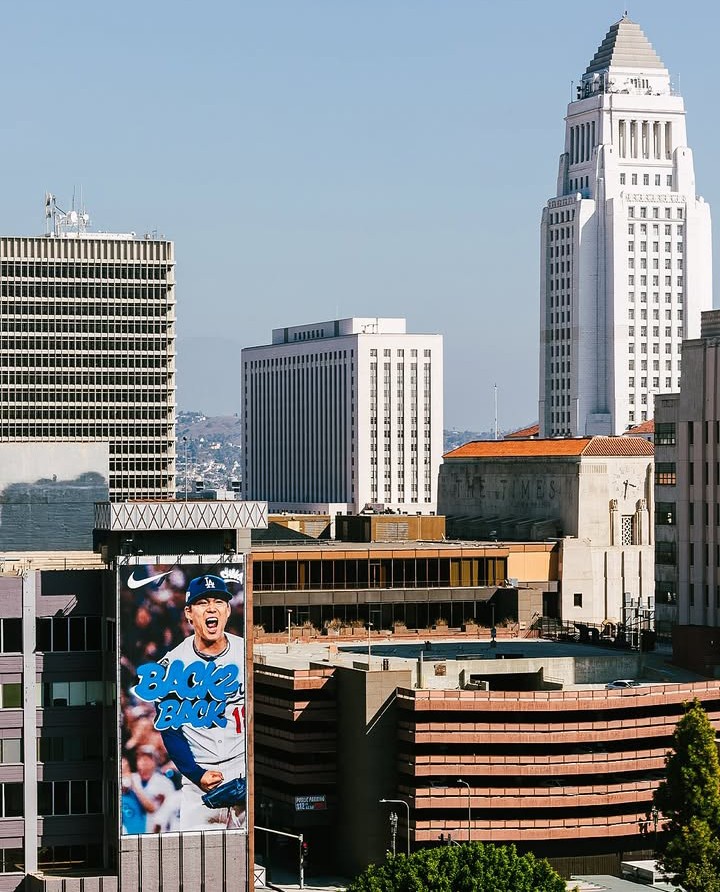 【MLB】山本由伸のユニホームが「オオタニよりも売れている…」　山本の巨大ポスターもLAに誕生　一躍『時の人』に