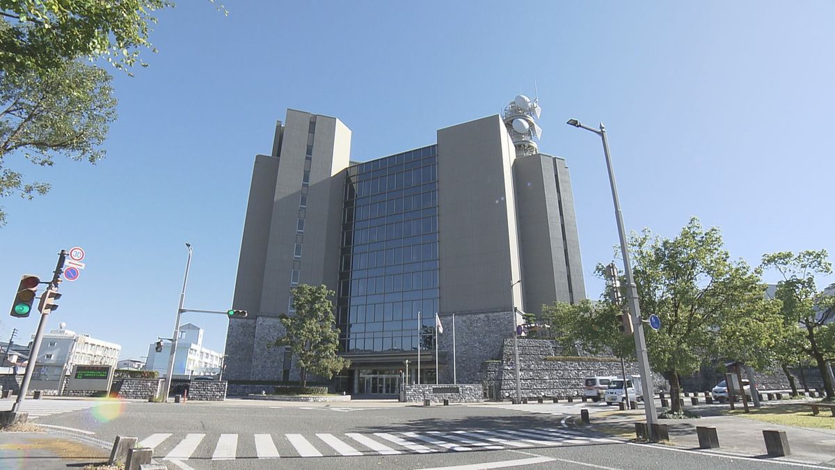 男子中学生2人を窃盗容疑で逮捕 コンビニ店員に話しかけている隙に、タバコ1カートンを盗んだ疑い