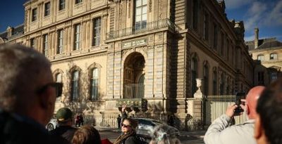 【パリ】仏ルーブル窃盗で2人拘束 1人はアルジェリア出国寸前