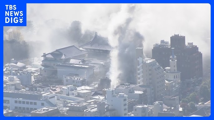 【東京】港区・高輪で2階建て住宅延焼中 高齢女性1人けがか ガス点火時に爆発した可能性 付近に歴史的建造物