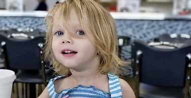 「飢えた飼い犬が2歳女児を殺害」…米で起きた最悪の家庭内悲劇！両親に“第1級殺人”容疑