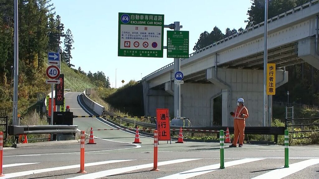 【（・(ｪ)・）】三陸道でクマとトラック衝突　死んだクマは成獣か…子グマ2頭が数時間とどまり続け一部区間で10時間の通行止めに　岩手