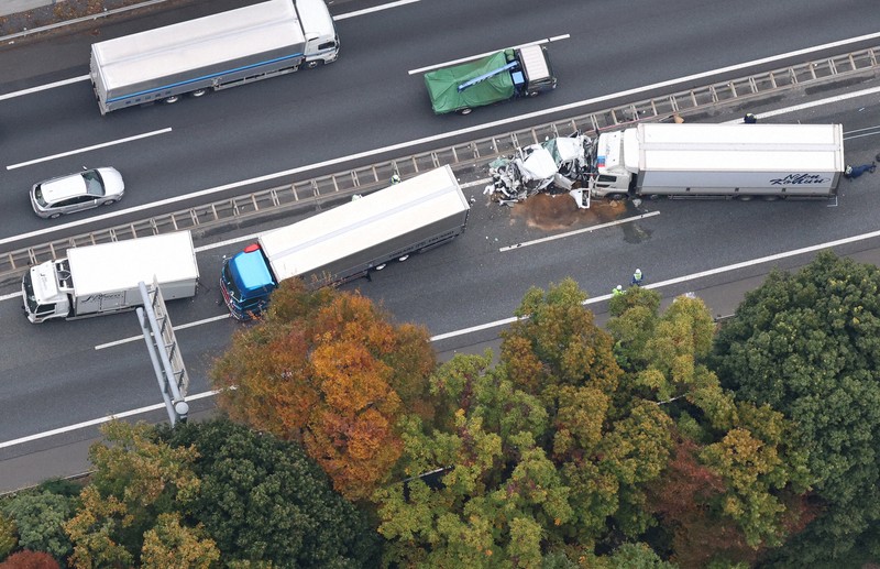 【埼玉】圏央道で玉突き事故、2人死亡　最後尾のトラック運転の容疑者を逮捕
