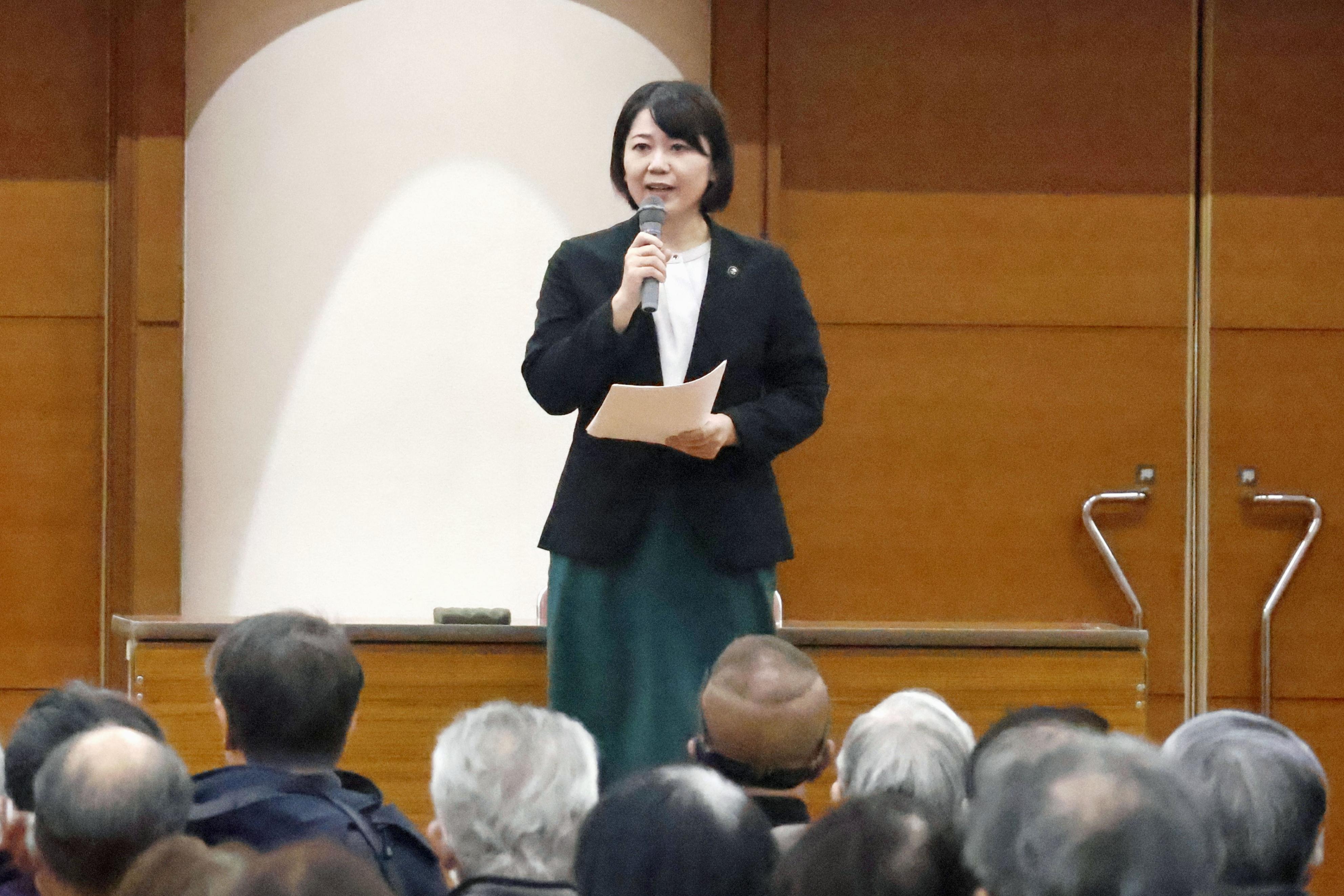前橋市長、生番組で2日連続釈明　異例対応のFM局、公正性に疑問