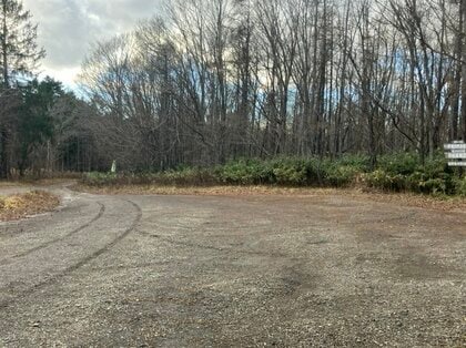 【社会】午前2時に江別市の公園駐車場でSNSで知り合った女性といると→男性が黒髪オールバックの男ら2人に襲われ数万円奪われる→“一時意識を失い”目を覚ますと男2人と女性もいない状況に〈北海道〉