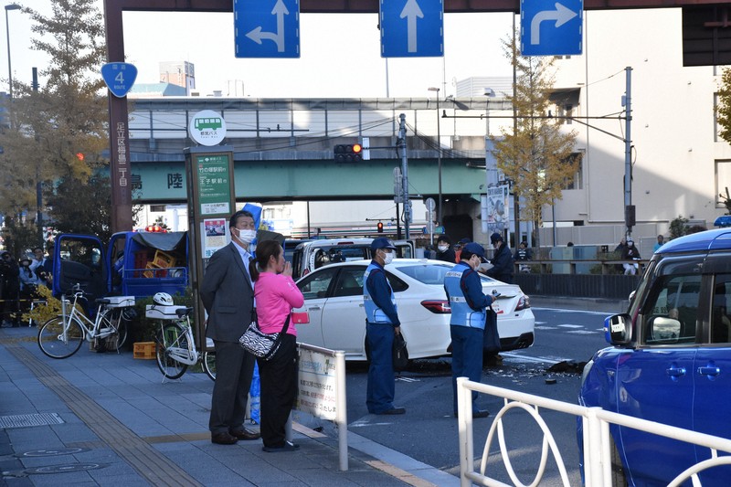 【足立区ひき逃げ事故】意識不明の20代女性が死亡　死者2人に