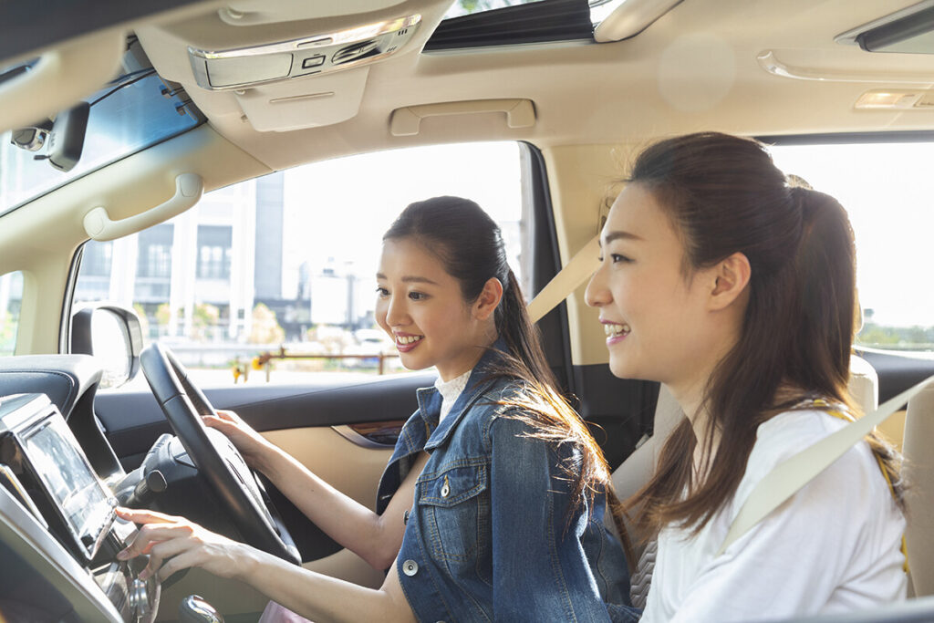 「おじさんとのクルマ移動、どんな曲流す？」20代男女5人に聞いたら、ユーミン、山下達郎…80年代シティポップが鉄板