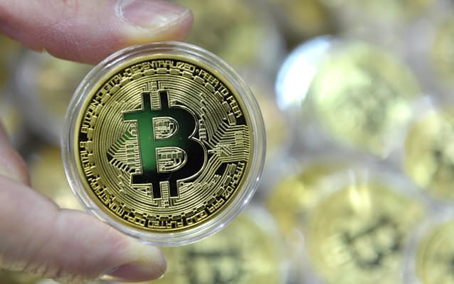 「ミクシィ」で知り合った相手に仮想通貨5438万円だまし取られる　神戸の48歳女性