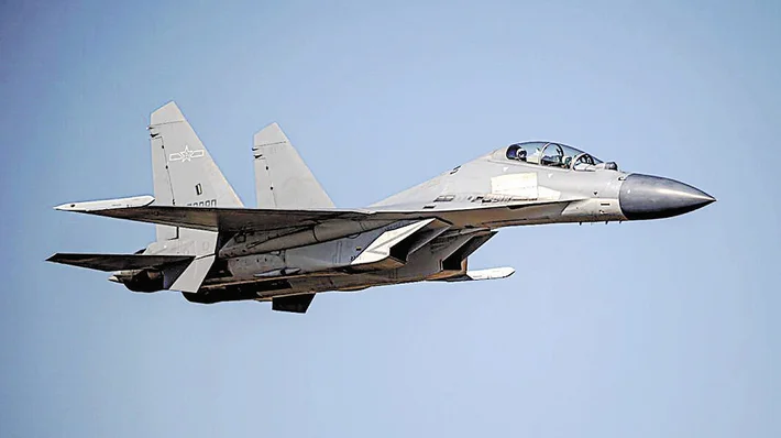 【悲報】中国軍本気出す　台湾にも戦闘機を20隻以上派遣