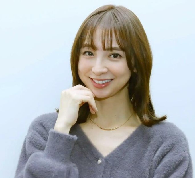 【芸能】篠田麻里子、安斉かれんとアイドル姿を披露！　セーラー服姿も　ファン「AKB現役だった頃より魅力的」