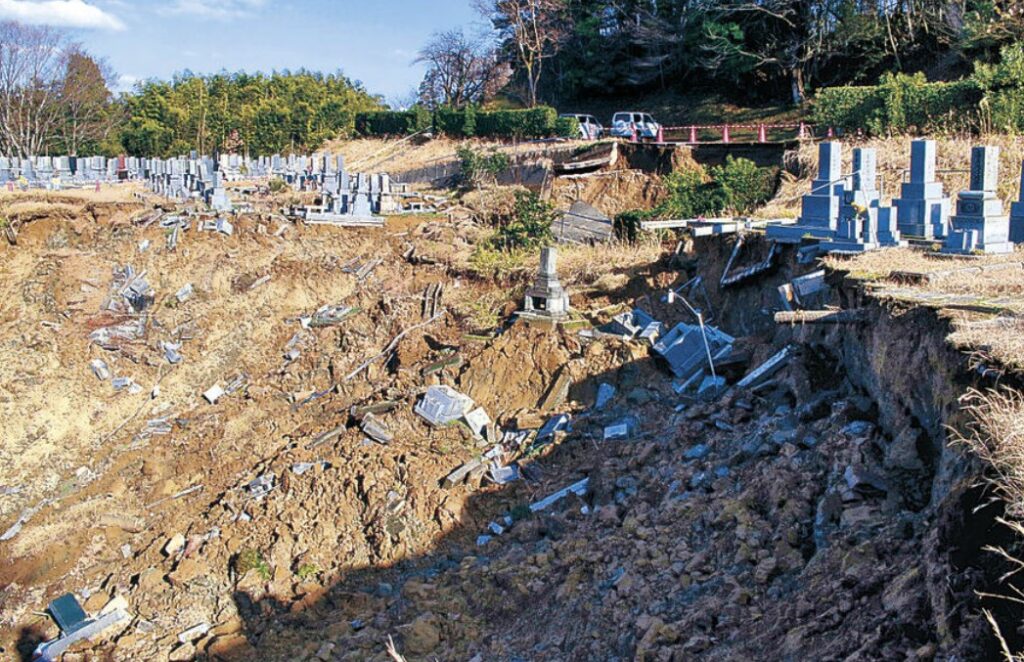 石材店が悲嘆「地震で大量の墓が倒れてしまいました」←え！悲嘆？