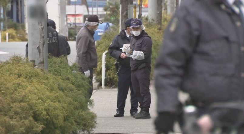 「学生服を着た2人の女性が倒れている」高校生くらいの女性2人が死亡 同じ制服姿で所持品なし 飛び降りの可能性も視野に捜査