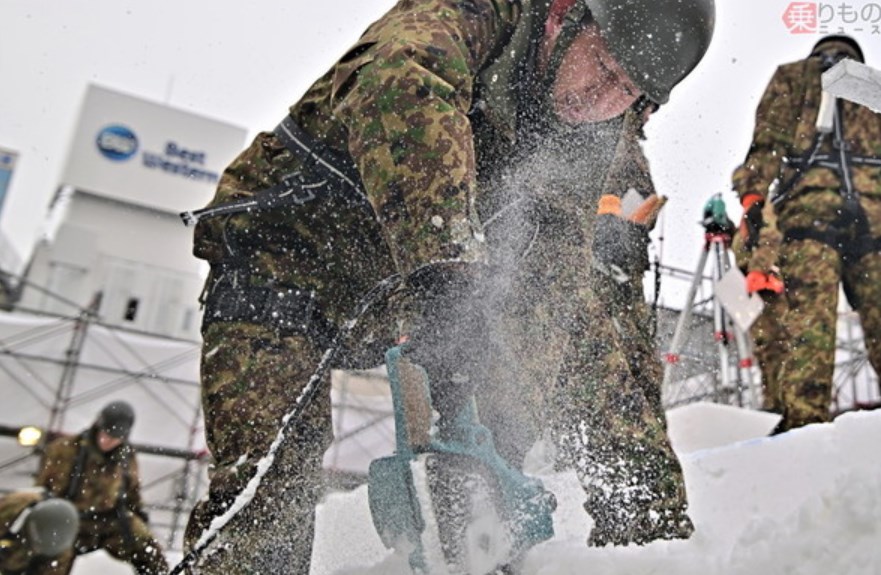 さっぽろ雪まつり（正式名称：野戦築城訓練）が大盛況