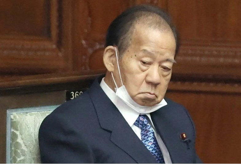 【政治】二階俊博元幹事長、3年間で3500万円の書籍代…野党から「本屋か」「店ごと買ったんか？」「本棚見せろ」とツッコミ炸裂