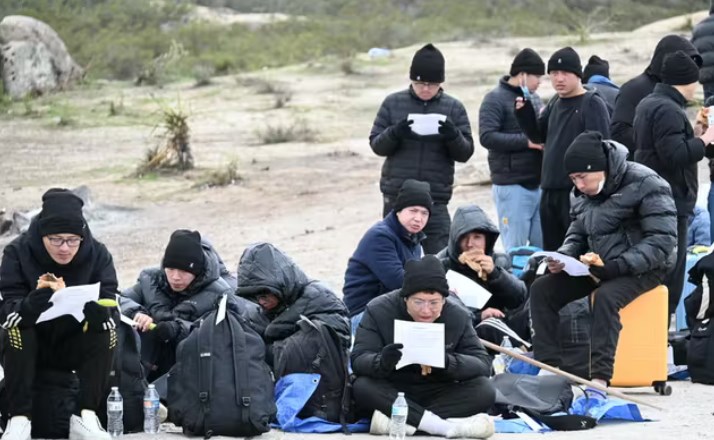 アメリカ国境に、母国中国に見切りをつけた不法移民10倍増「熱帯雨林を2日半も歩いた。2日半だ」海を越え、家族の決死行