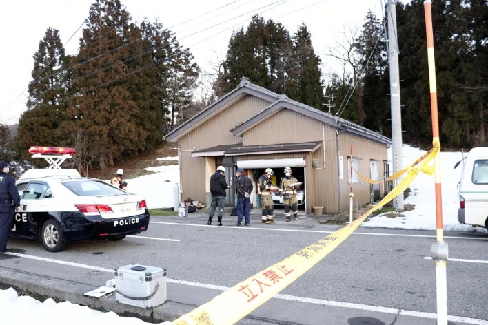 【新潟】玄関に燃えた跡、長岡の住宅に高齢夫婦の遺体…２人とも車いすに座った状態で発見