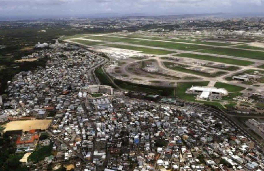 【沖縄】3カ月続けて嘉手納基地でパラシュート降下　市街地上空”我が物顔”に住民「合点ならぬ」