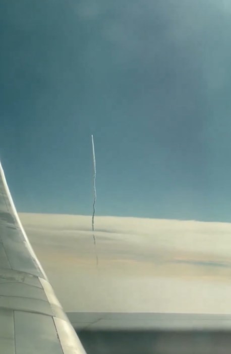 【動画】機長さんがアナウンスしてくれて H3ロケット?の打ち上げを飛行機から見届けた！！