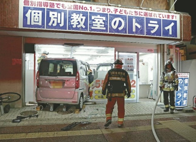 【福岡】学習塾に車突っ込んだ事故、コロナ感染でブレーキ誤ったか…運転の７３歳男を書類送検