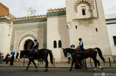 仏ブチ切れ、時代錯誤の暴力的な教えを広めたイスラム原理主義指導者を逮捕即強制送還