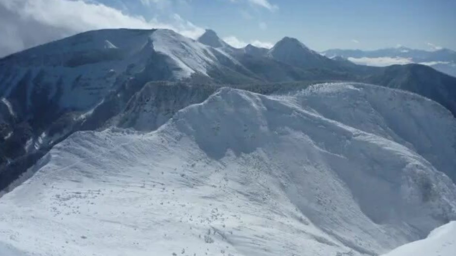 【長野放送】 八ケ岳で遭難の中国国籍の男性を夜間登山訓練中のパーティーが発見　同行して救助隊に引き継ぐ