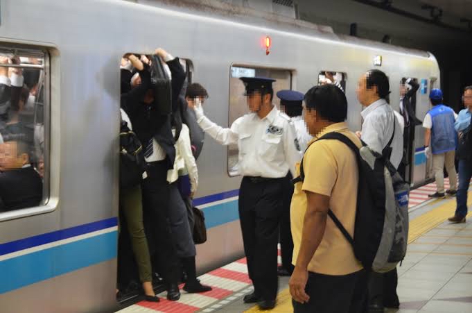 【悲報】地方民「東京住んでキラキラ都会生活するぞ✨」→結果がこちらwxwxwx